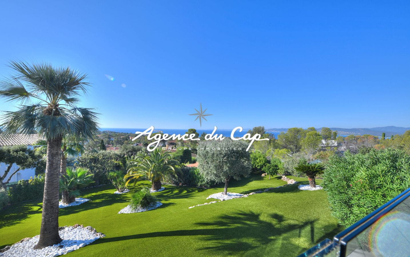 VILLA CONTEMPORAINE DOMINANTE 8 PIECES PISCINE GARAGE ET VUE MER PANORAMIQUE A SAINT RAPHAEL Image 6