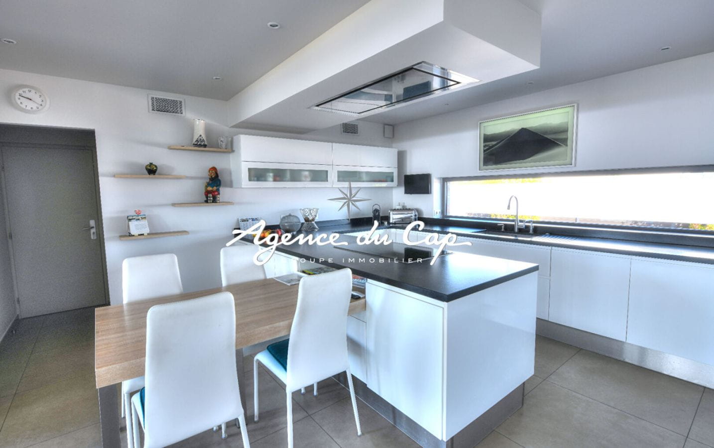 VILLA CONTEMPORAINE DOMINANTE 8 PIECES PISCINE GARAGE ET VUE MER PANORAMIQUE A SAINT RAPHAEL Image 8