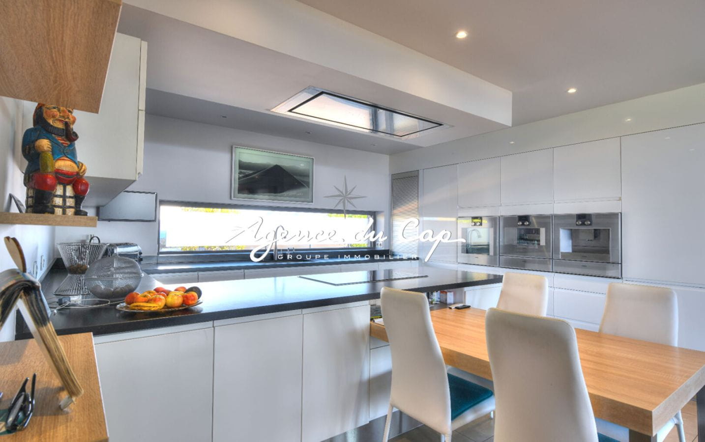 VILLA CONTEMPORAINE DOMINANTE 8 PIECES PISCINE GARAGE ET VUE MER PANORAMIQUE A SAINT RAPHAEL Image 9