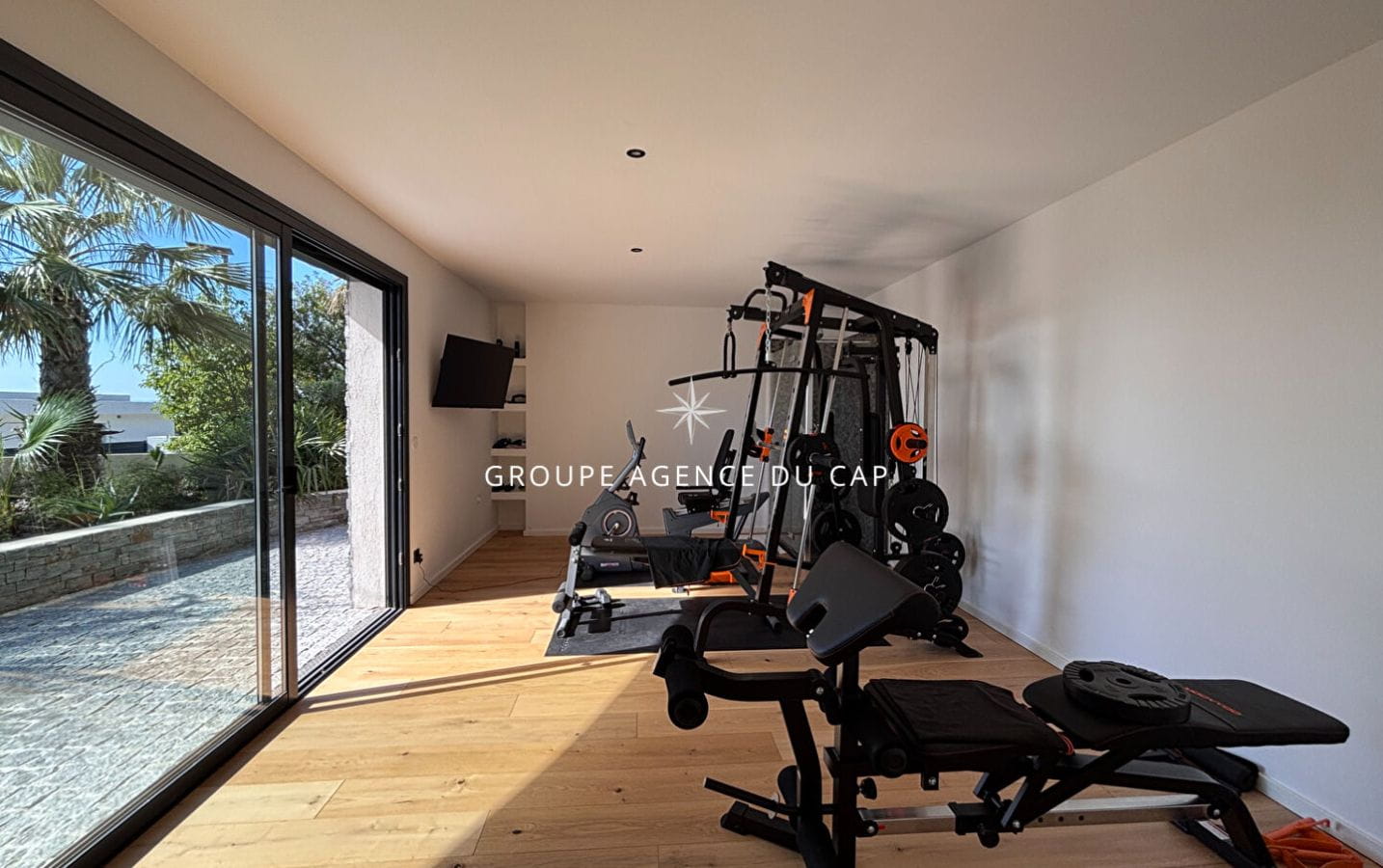 FOR SALE: CONTEMPORARY VILLA OF 350sqm 8 ROOMS WITH SEA VIEW, WALK TO THE BEACHES AND SHOPS OF ISSAMBRE Image 15