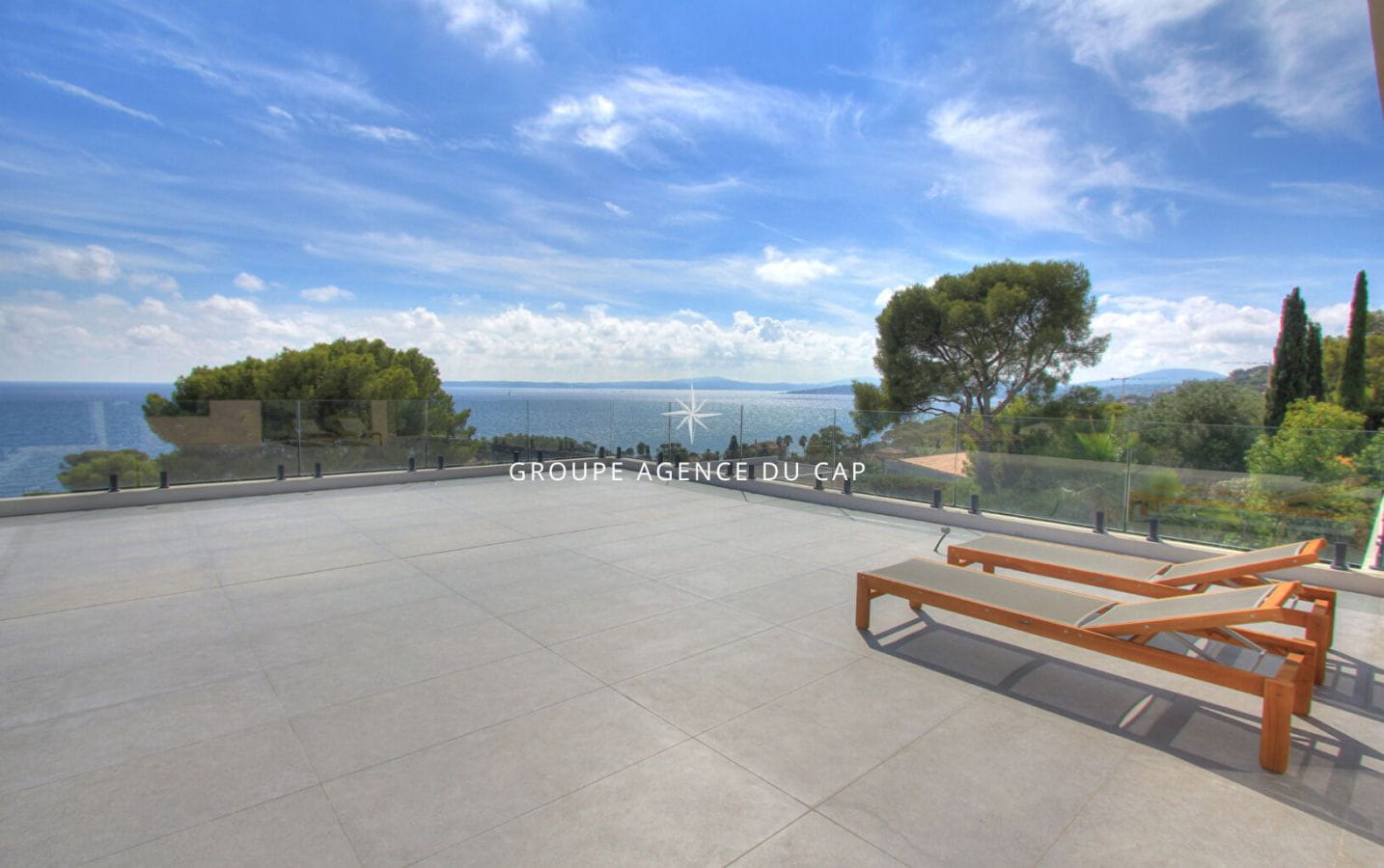 FOR SALE: CONTEMPORARY VILLA OF 350sqm 8 ROOMS WITH SEA VIEW, WALK TO THE BEACHES AND SHOPS OF ISSAMBRE Image 16