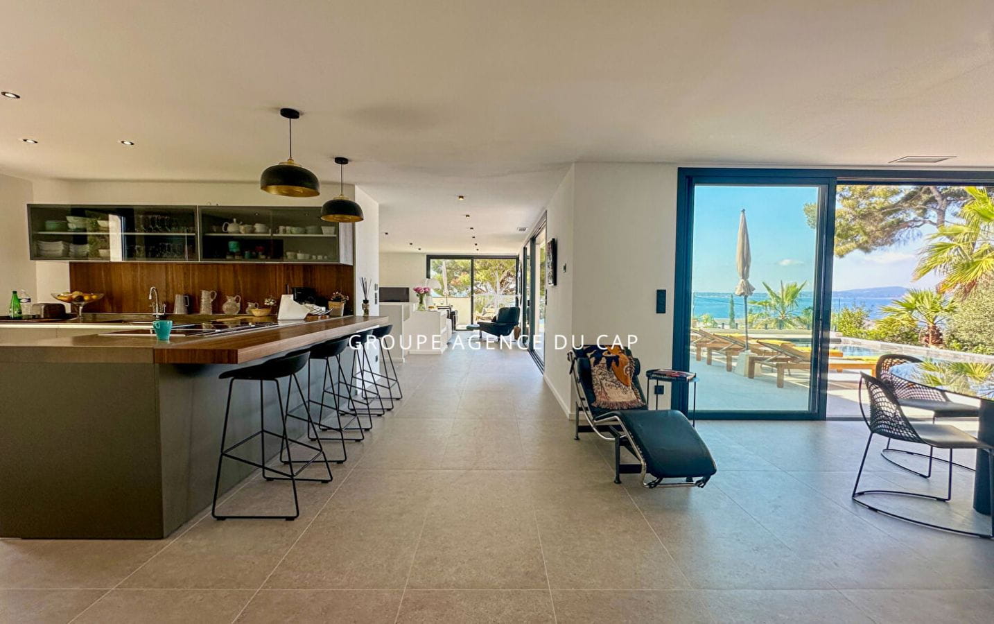 FOR SALE: CONTEMPORARY VILLA OF 350sqm 8 ROOMS WITH SEA VIEW, WALK TO THE BEACHES AND SHOPS OF ISSAMBRE Image 6