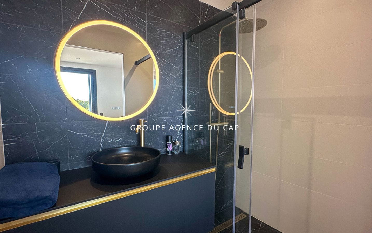 À VENDRE VILLA CONTEMPORAINE DE 350M² 8 PIÈCES AVEC VUE MER, À PIED DES PLAGES ET DES COMMERCES DES ISSAMBRES Image 13