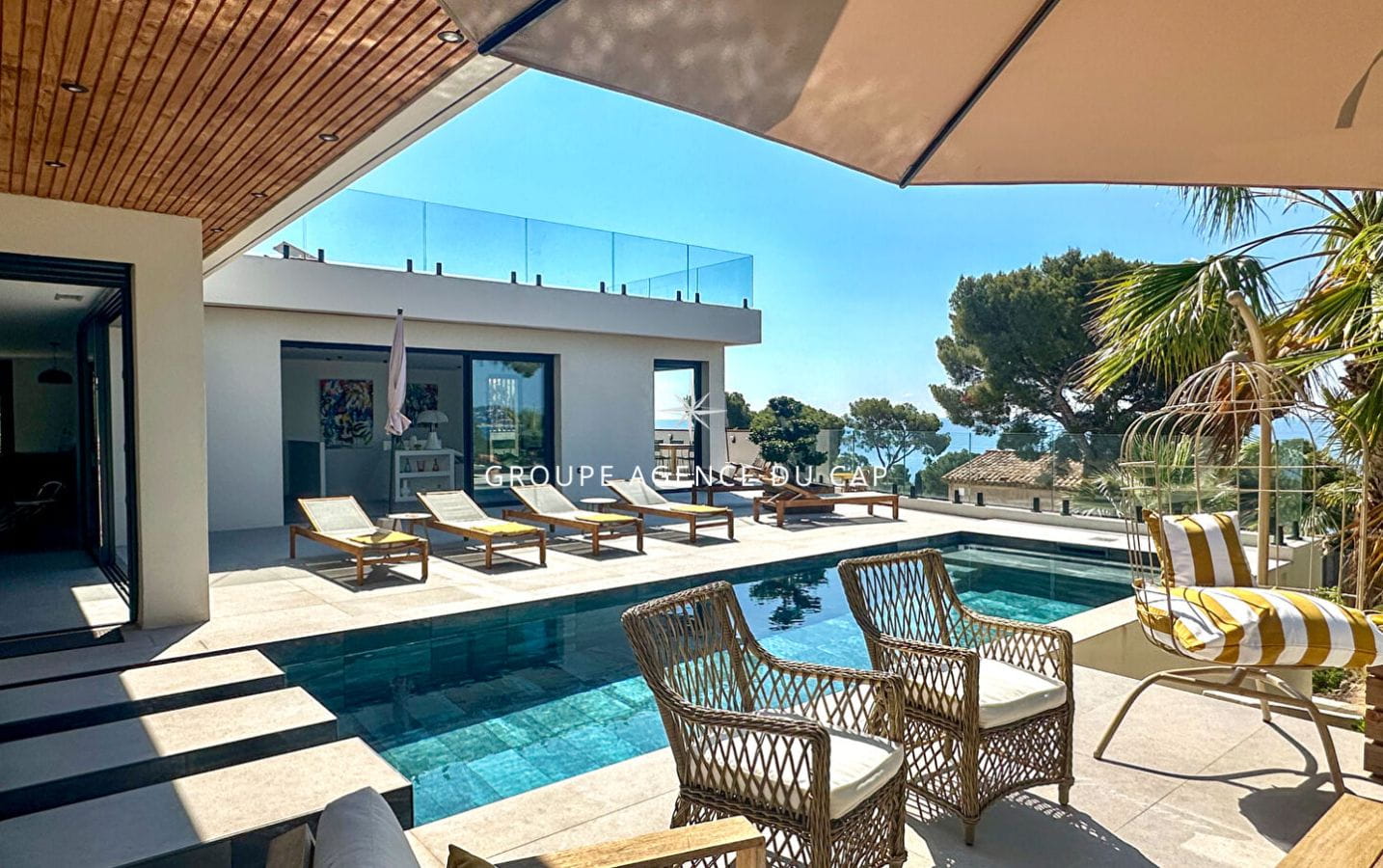 À VENDRE VILLA CONTEMPORAINE DE 350M² 8 PIÈCES AVEC VUE MER, À PIED DES PLAGES ET DES COMMERCES DES ISSAMBRES Image 0