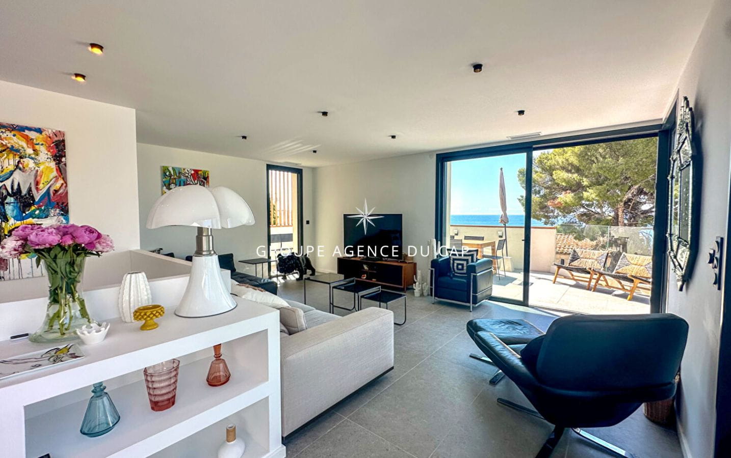 À VENDRE VILLA CONTEMPORAINE DE 350M² 8 PIÈCES AVEC VUE MER, À PIED DES PLAGES ET DES COMMERCES DES ISSAMBRES Image 3