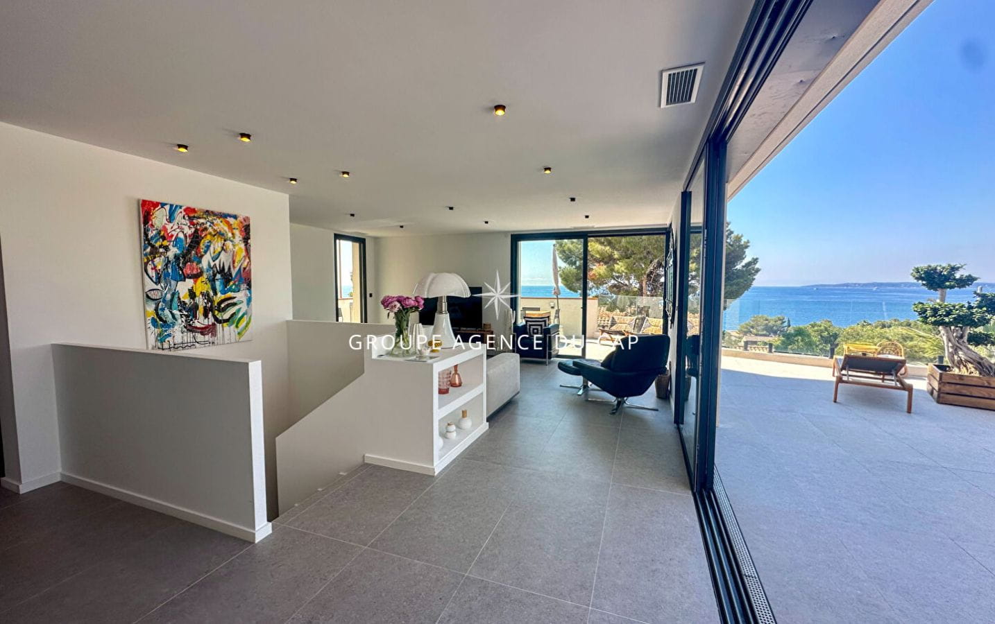 À VENDRE VILLA CONTEMPORAINE DE 350M² 8 PIÈCES AVEC VUE MER, À PIED DES PLAGES ET DES COMMERCES DES ISSAMBRES Image 5