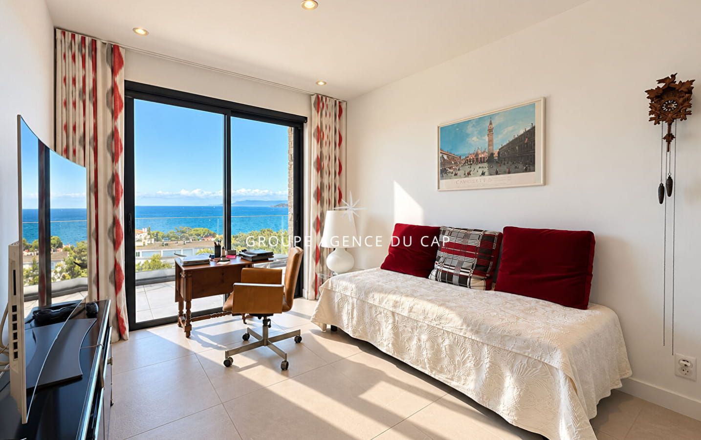 APPARTEMENT EN DERNIER ÉTAGE VUE MER PANORAMIQUE PROCHE DU CENTRE DE SAINTE MAXIME Image 13