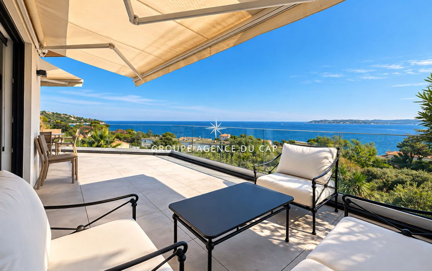 APPARTEMENT EN DERNIER ÉTAGE VUE MER PANORAMIQUE PROCHE DU CENTRE DE SAINTE MAXIME Image 9