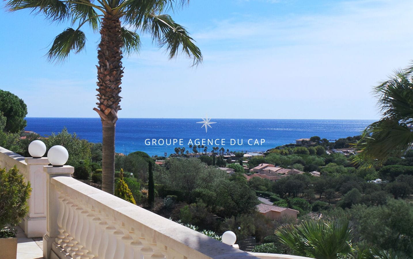 7-ROOM VILLA WITH SEA VIEW, POOL AND GARAGE, A FEW STEPS FROM THE BEACHES OF LES ISSAMBRES Image 15