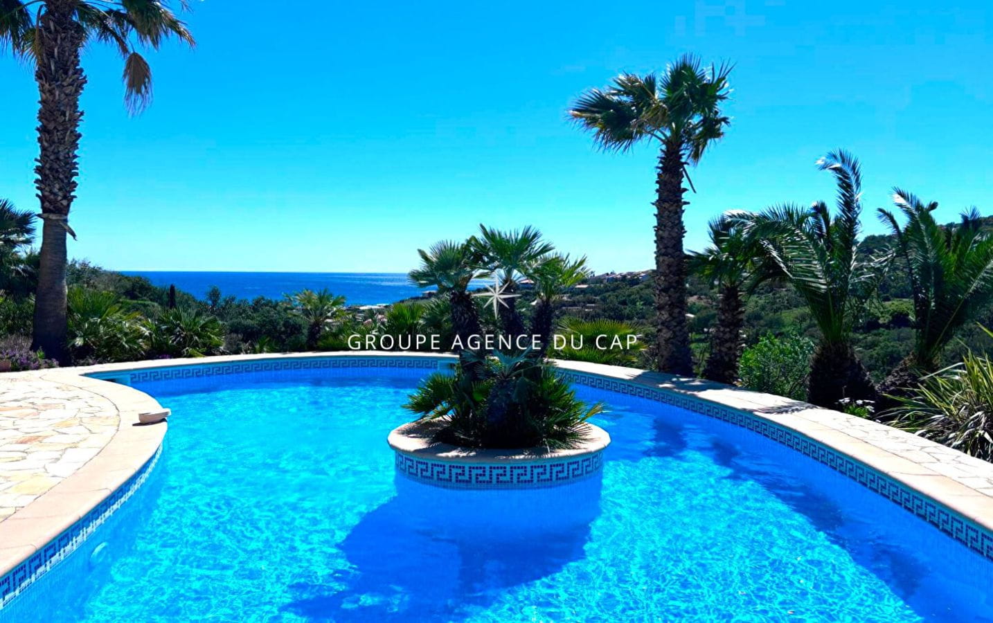 7-ROOM VILLA WITH SEA VIEW, POOL AND GARAGE, A FEW STEPS FROM THE BEACHES OF LES ISSAMBRES Image 2