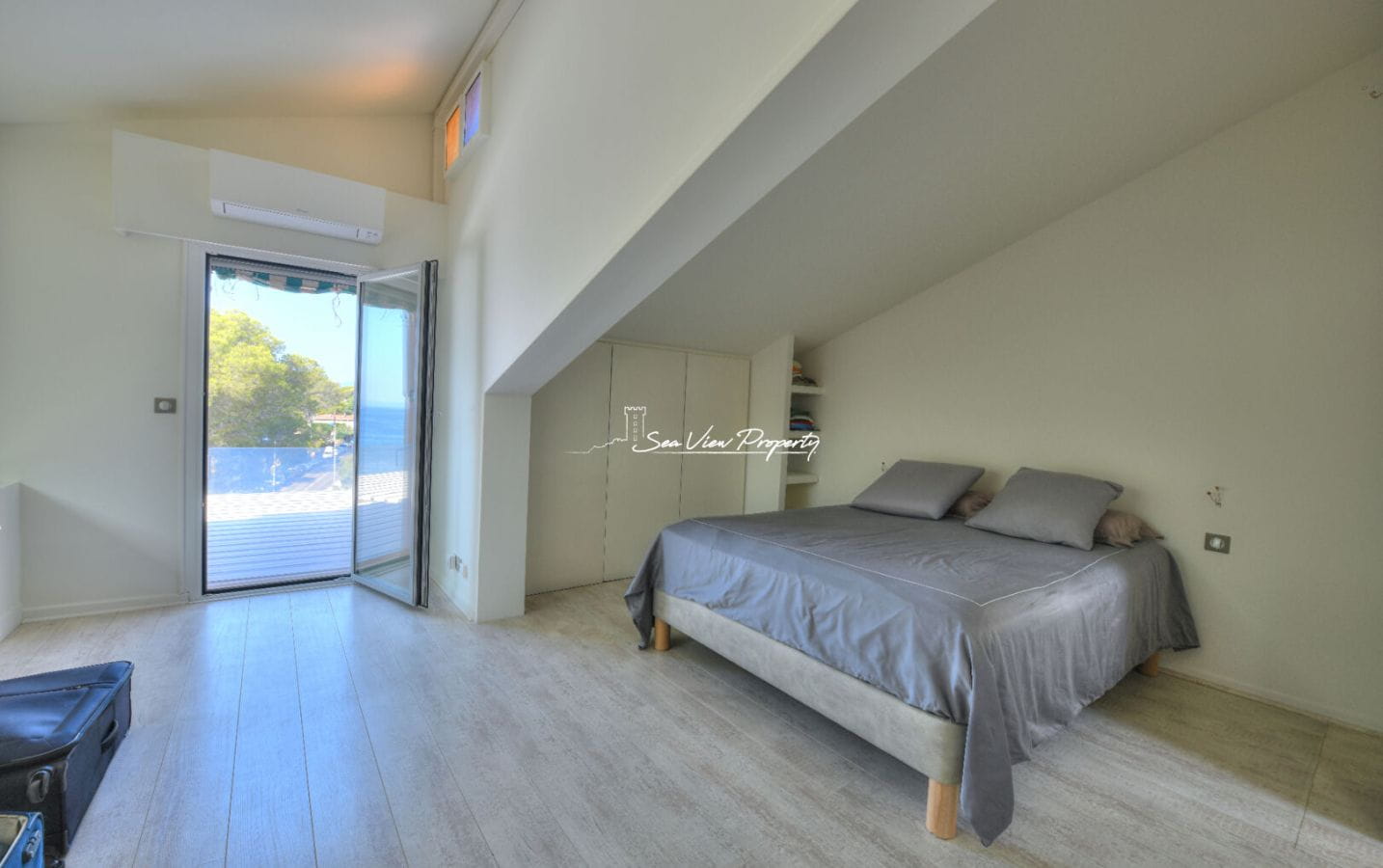 SAINT RAPHAEL BOULOURIS DERNIER ETAGE VUE MER Image 10
