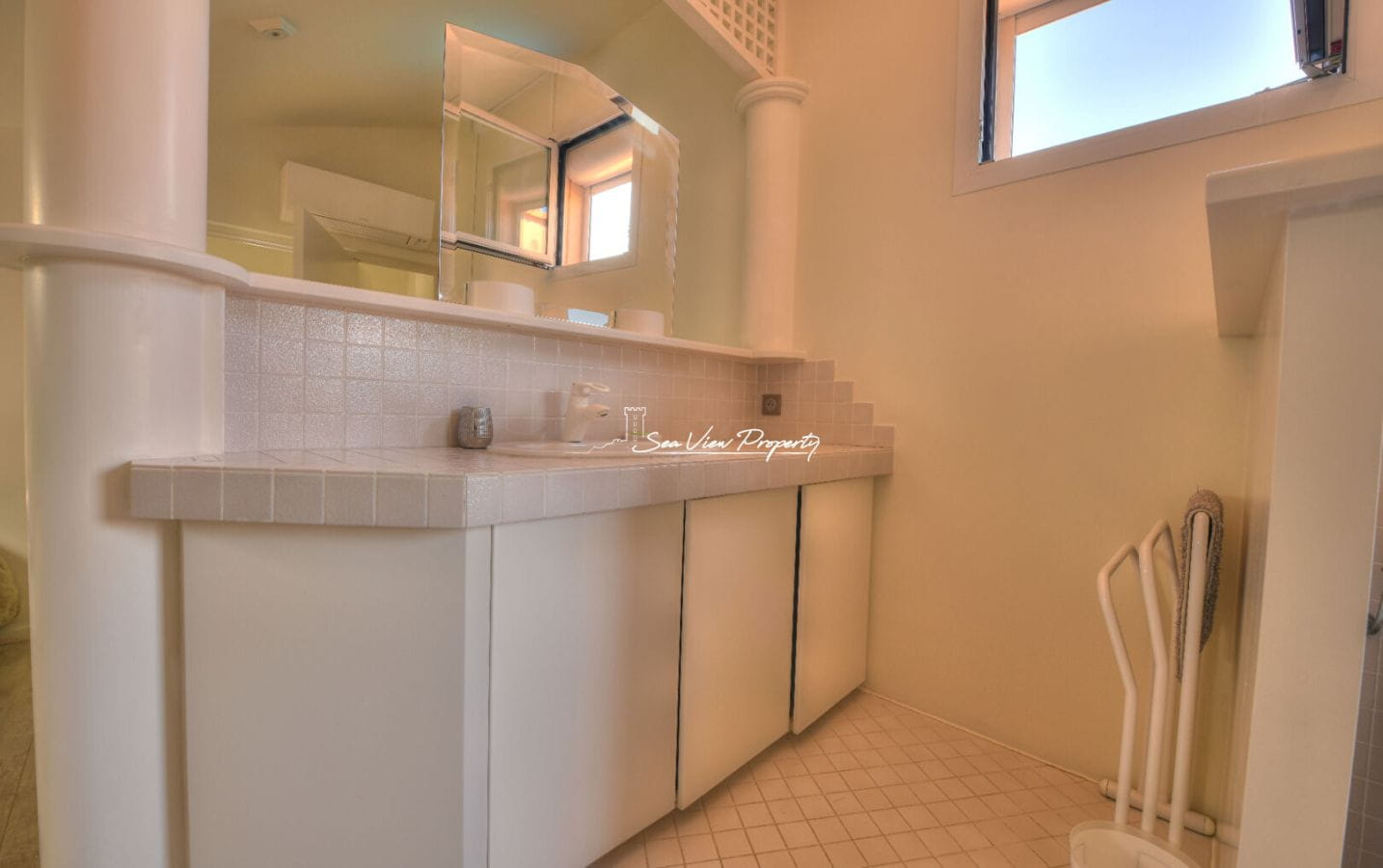 SAINT RAPHAEL BOULOURIS DERNIER ETAGE VUE MER Image 14