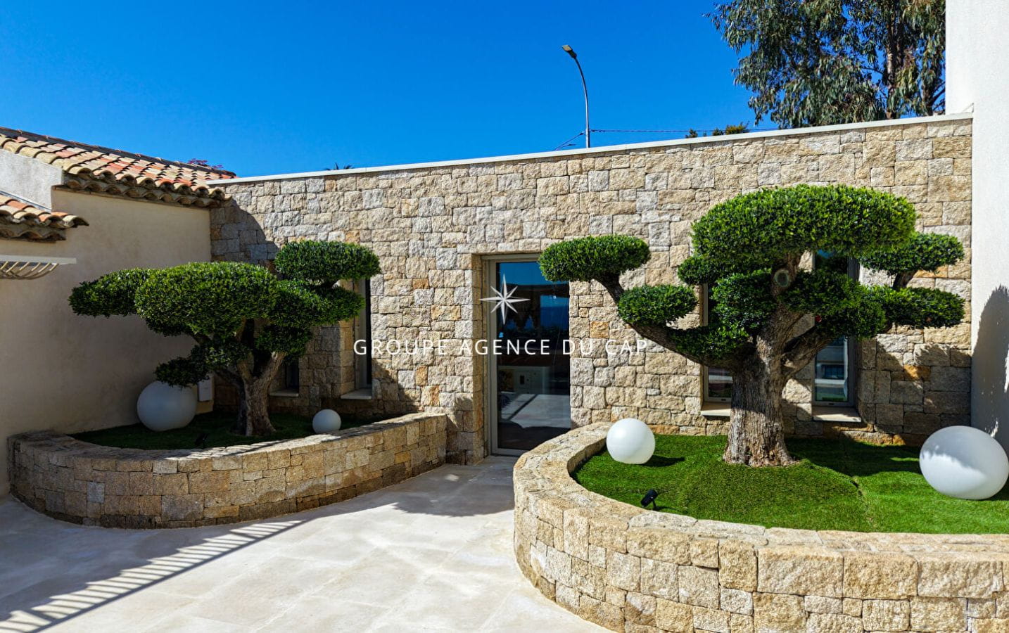 À VENDRE VILLA DE 9 PIÈCES AVEC VUE MER SUR LE GOLFE DE SAINT-TROPEZ, AUX ISSAMBRES Image 10