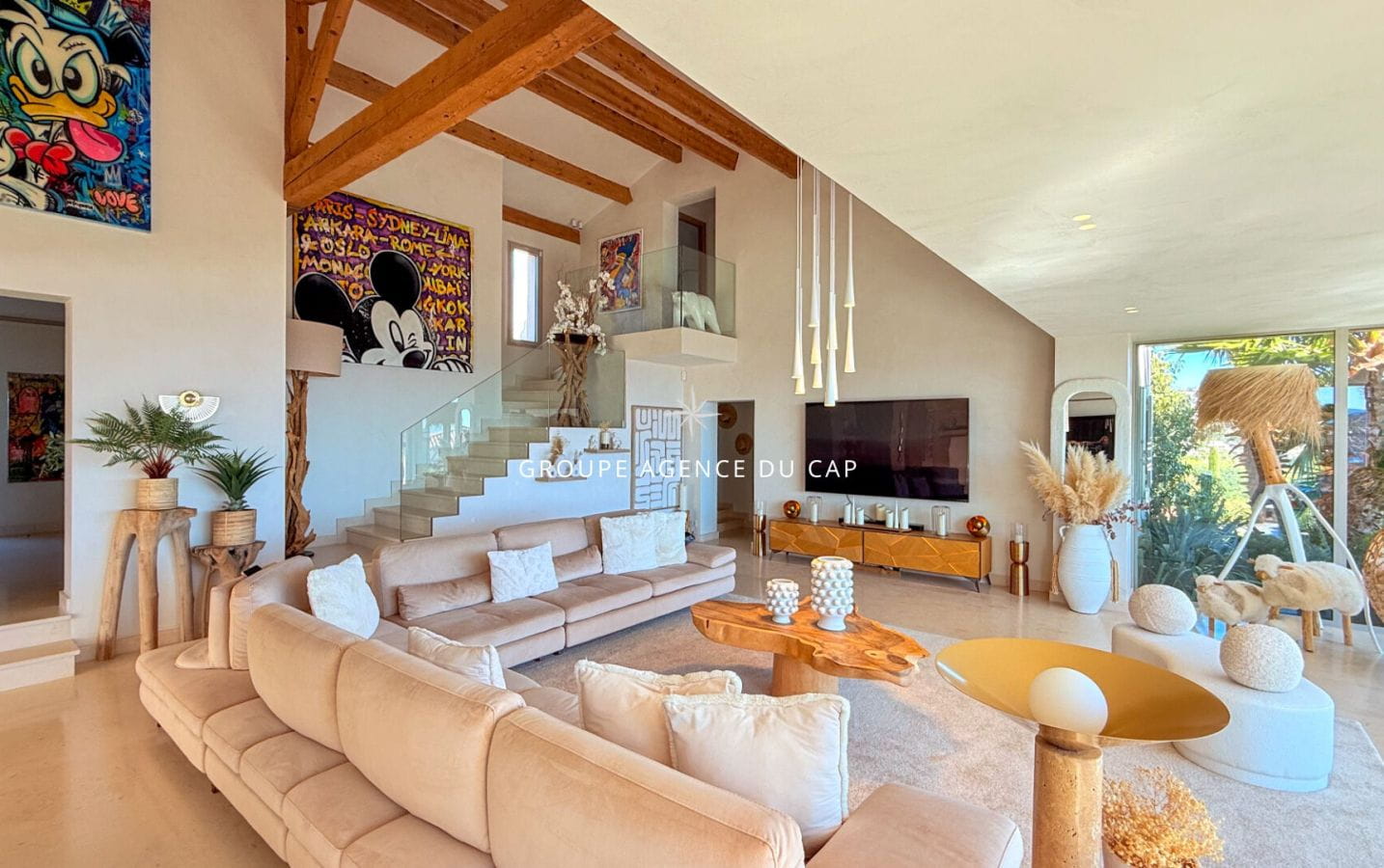 À VENDRE VILLA DE 9 PIÈCES AVEC VUE MER SUR LE GOLFE DE SAINT-TROPEZ, AUX ISSAMBRES Image 4