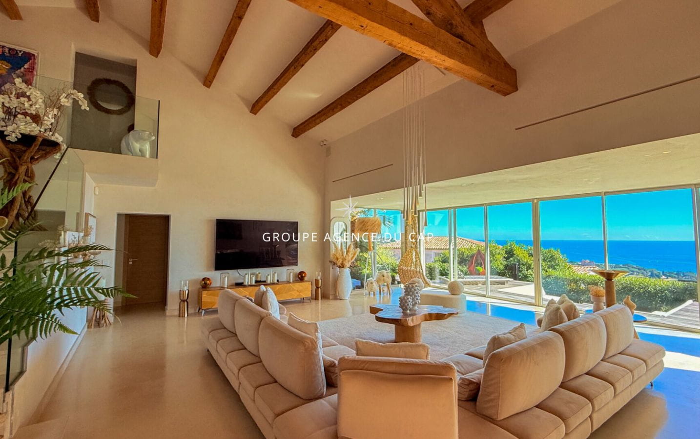 FOR SALE PRESTIGIOUS 9-ROOM RESIDENCE WITH VIEW OF THE GULF OF SAINT-TROPEZ, IN LES ISSAMBRES Image 1