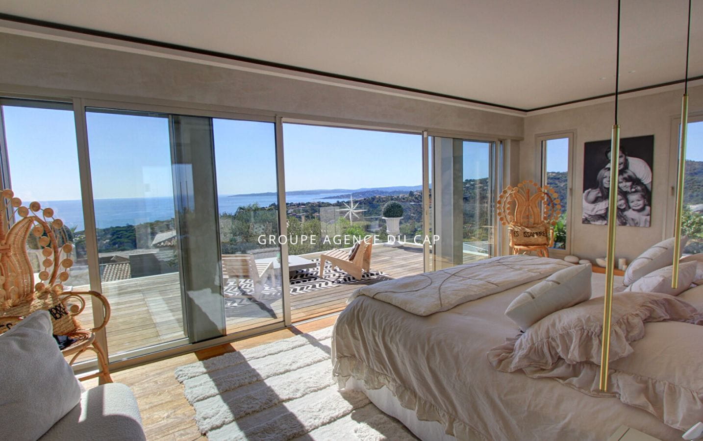 FOR SALE PRESTIGIOUS 9-ROOM RESIDENCE WITH VIEW OF THE GULF OF SAINT-TROPEZ, IN LES ISSAMBRES Image 6