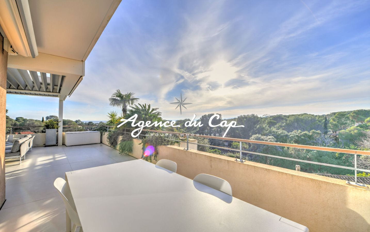 APPARTEMENT VILLA TOIT 5 PIECES VUE MER PANORAMIQUE TERRASSE SOLARIUM  JACCUZZI PISCINE GARAGE PLAGE ET COMMERCES A PIED A SAINT RAPHAEL BOULOURIS Image 11