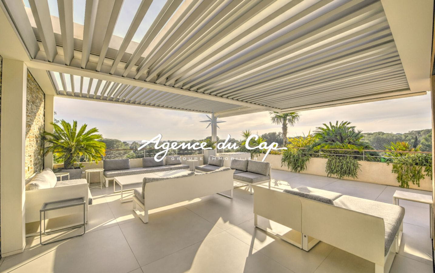 APPARTEMENT VILLA TOIT 5 PIECES VUE MER PANORAMIQUE TERRASSE SOLARIUM  JACCUZZI PISCINE GARAGE PLAGE ET COMMERCES A PIED A SAINT RAPHAEL BOULOURIS Image 0