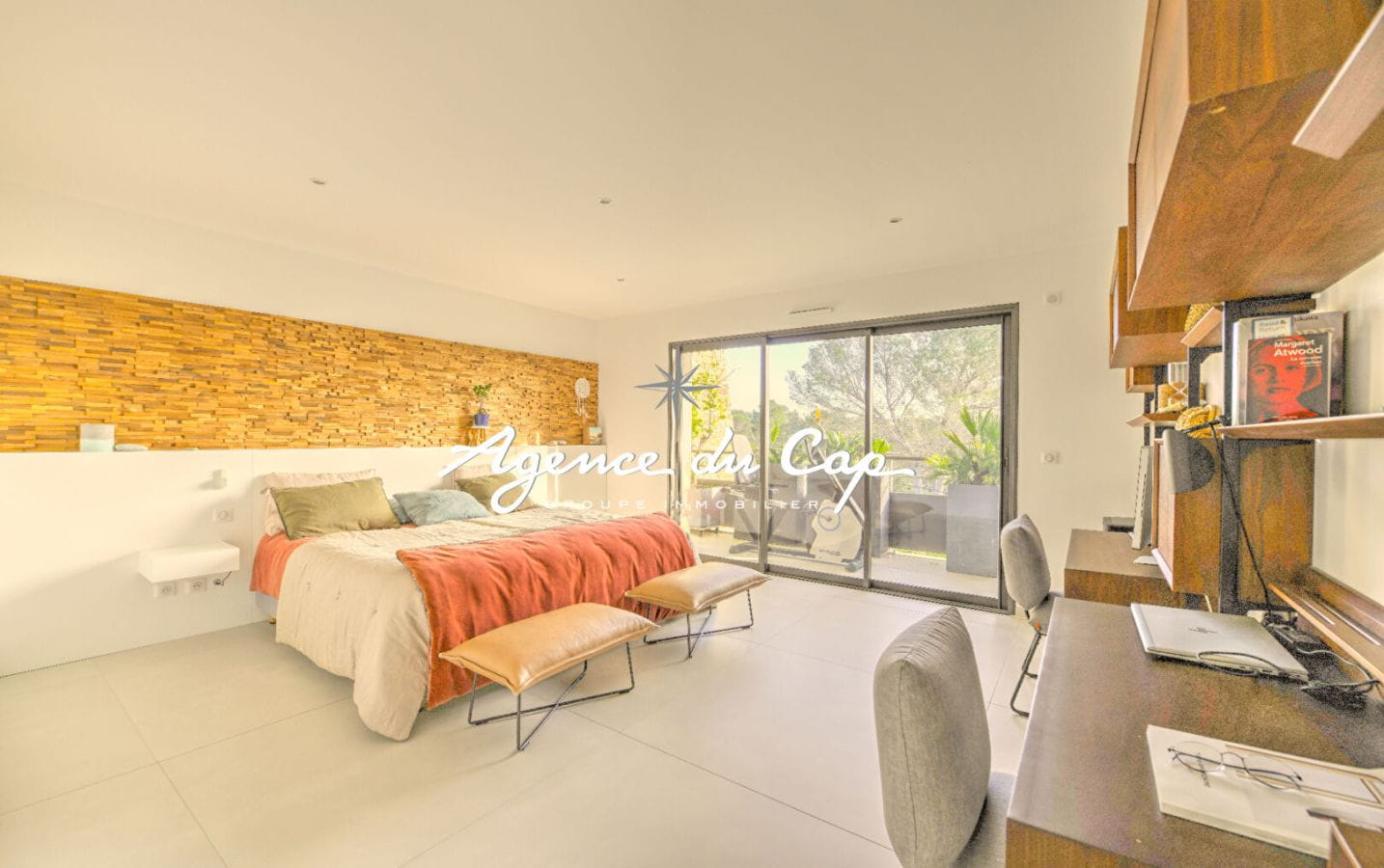 APPARTEMENT VILLA TOIT 5 PIECES VUE MER PANORAMIQUE TERRASSE SOLARIUM  JACCUZZI PISCINE GARAGE PLAGE ET COMMERCES A PIED A SAINT RAPHAEL BOULOURIS Image 3