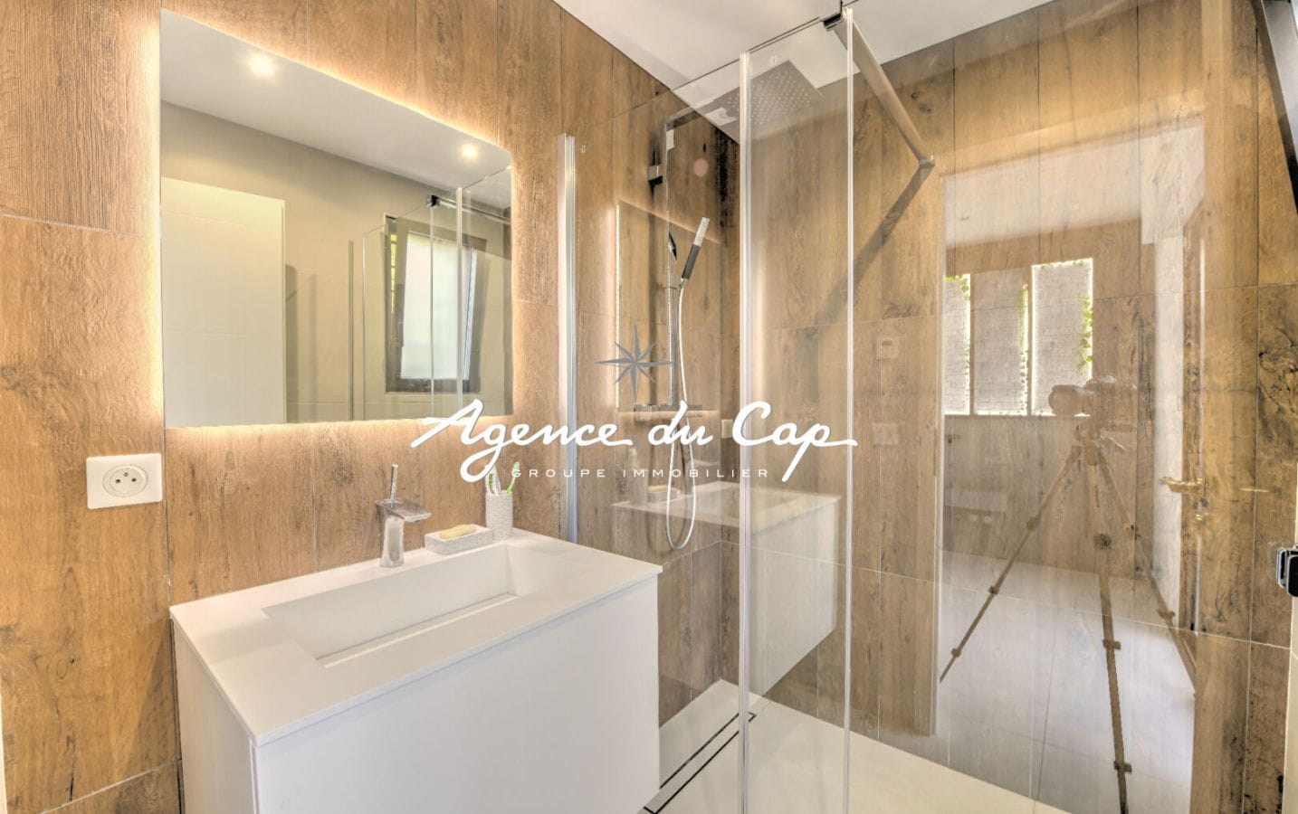 APPARTEMENT VILLA TOIT 5 PIECES VUE MER PANORAMIQUE TERRASSE SOLARIUM  JACCUZZI PISCINE GARAGE PLAGE ET COMMERCES A PIED A SAINT RAPHAEL BOULOURIS Image 7