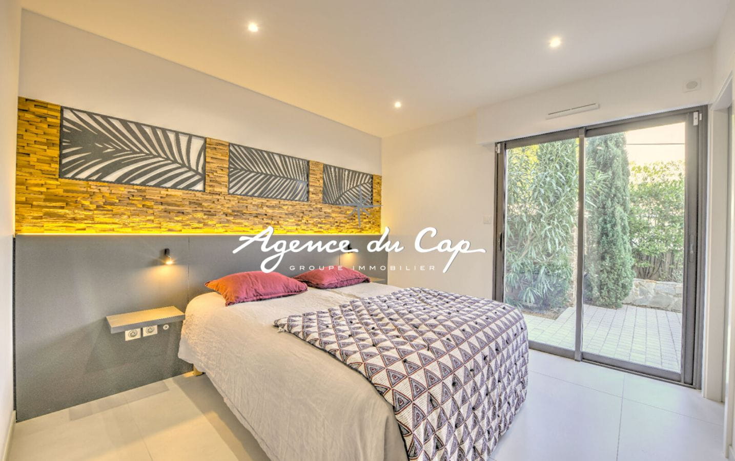 APPARTEMENT VILLA TOIT 5 PIECES VUE MER PANORAMIQUE TERRASSE SOLARIUM  JACCUZZI PISCINE GARAGE PLAGE ET COMMERCES A PIED A SAINT RAPHAEL BOULOURIS Image 8