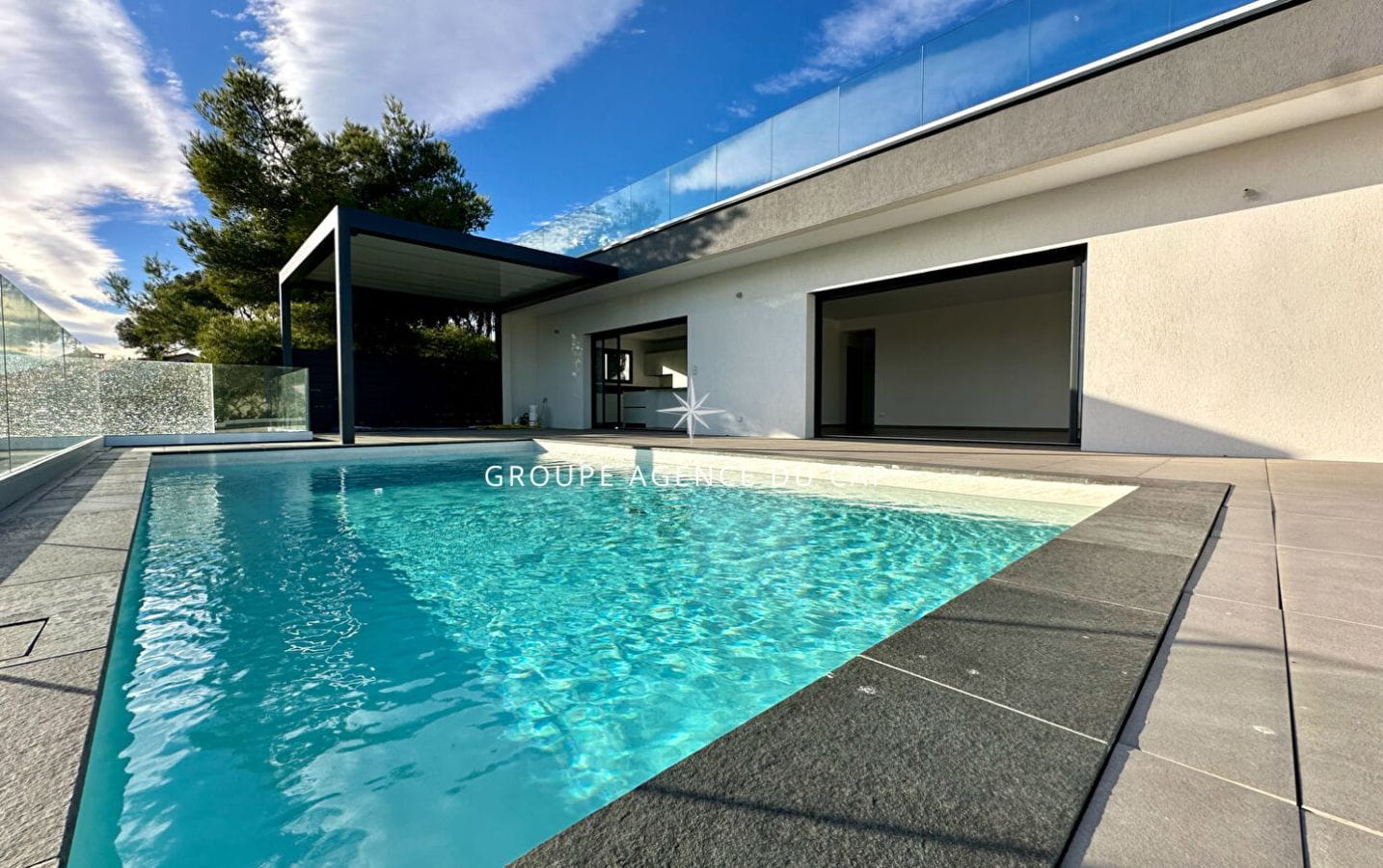 CONTEMPORARY VILLA OF 258 sqm 7 ROOMS, WITH SEA VIEW, ON FOOT OF THE BEACHES IN LES ISSAMBRES Image 11