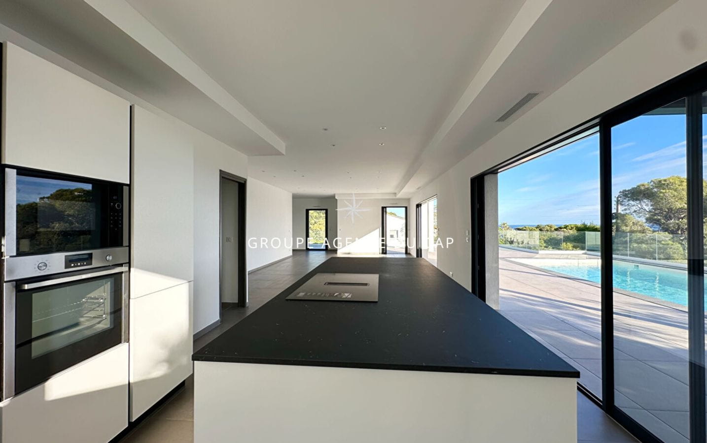 CONTEMPORARY VILLA OF 258 sqm 7 ROOMS, WITH SEA VIEW, ON FOOT OF THE BEACHES IN LES ISSAMBRES Image 5