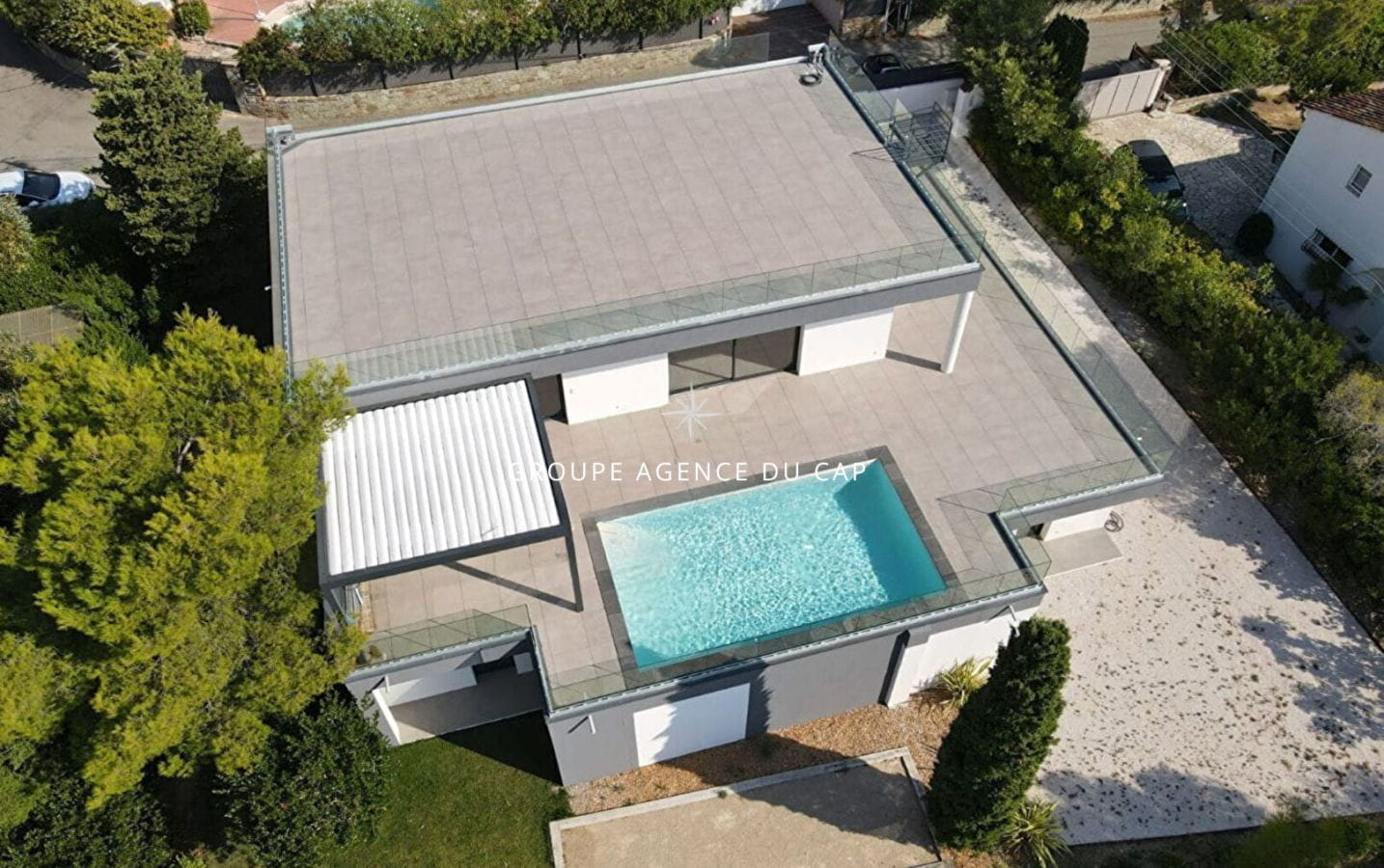 VILLA CONTEMPORAINE DE 258 M² 7 PIÈCES, AVEC VUE MER, À PIED DES PLAGES AUX ISSAMBRES Image 1