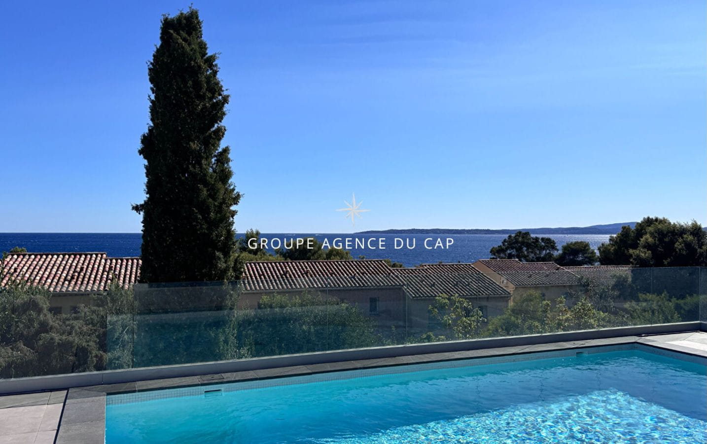 VILLA CONTEMPORAINE DE 258 M² 7 PIÈCES, AVEC VUE MER, À PIED DES PLAGES AUX ISSAMBRES Image 0