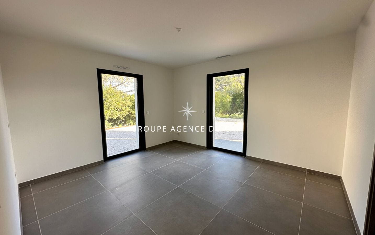 VILLA CONTEMPORAINE DE 258 M² 7 PIÈCES, AVEC VUE MER, À PIED DES PLAGES AUX ISSAMBRES Image 7