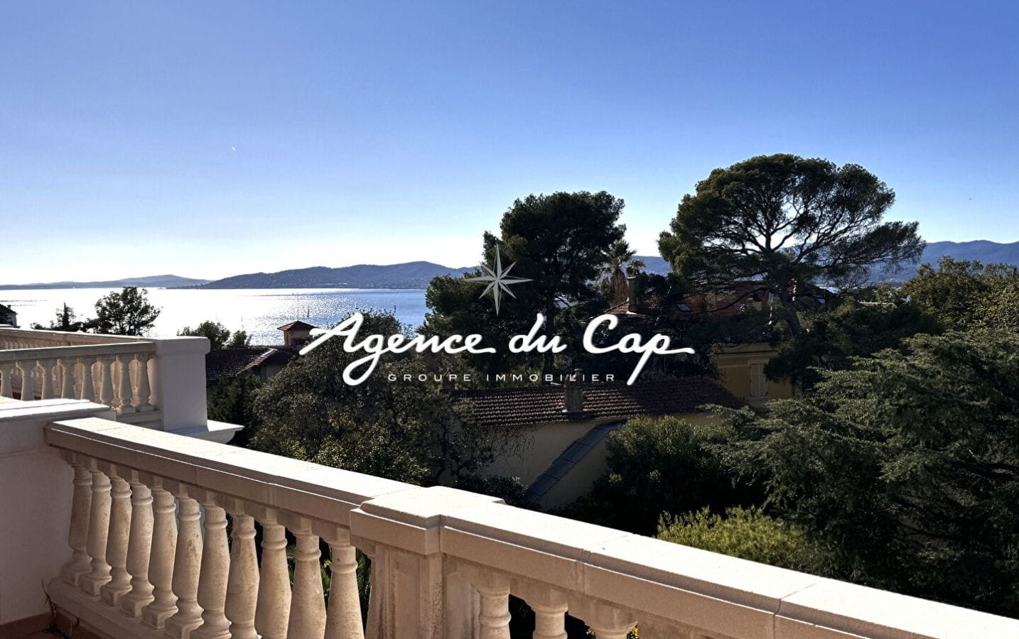 A vendre Appartement 3 pièces, dernier étage, terrasse vue mer , piscine Image 1