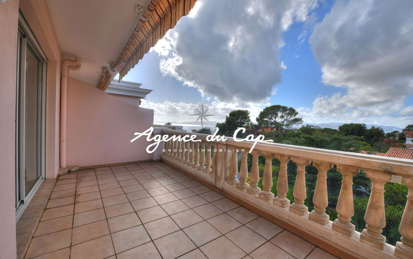 A vendre Appartement 3 pièces, dernier étage, terrasse vue mer , piscine Image 0