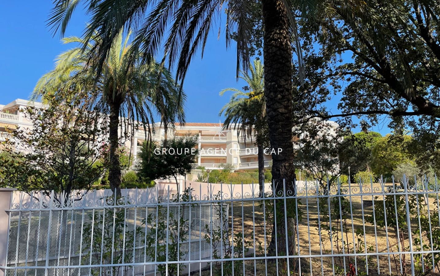 A vendre Appartement 3 pièces, dernier étage, terrasse vue mer , piscine Image 2