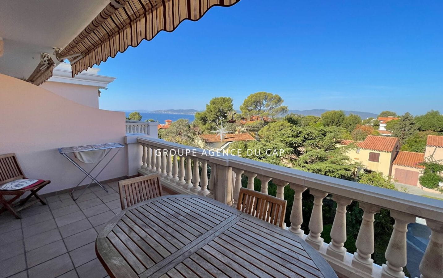 A vendre Appartement 3 pièces, dernier étage, terrasse vue mer , piscine Image 3