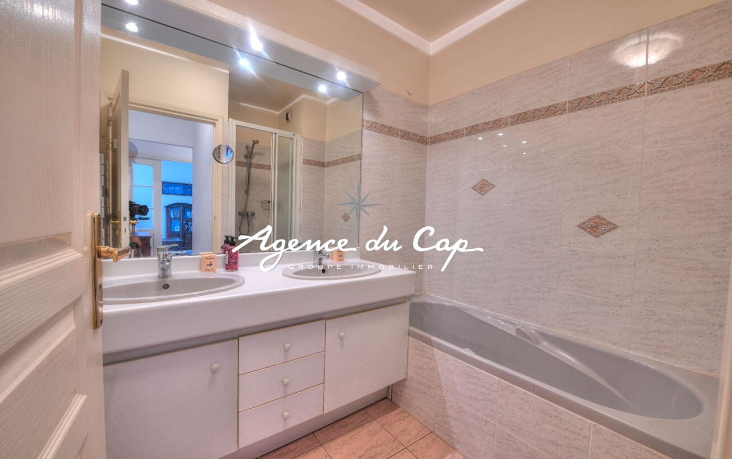 A vendre Appartement 3 pièces, dernier étage, terrasse vue mer , piscine Image 8