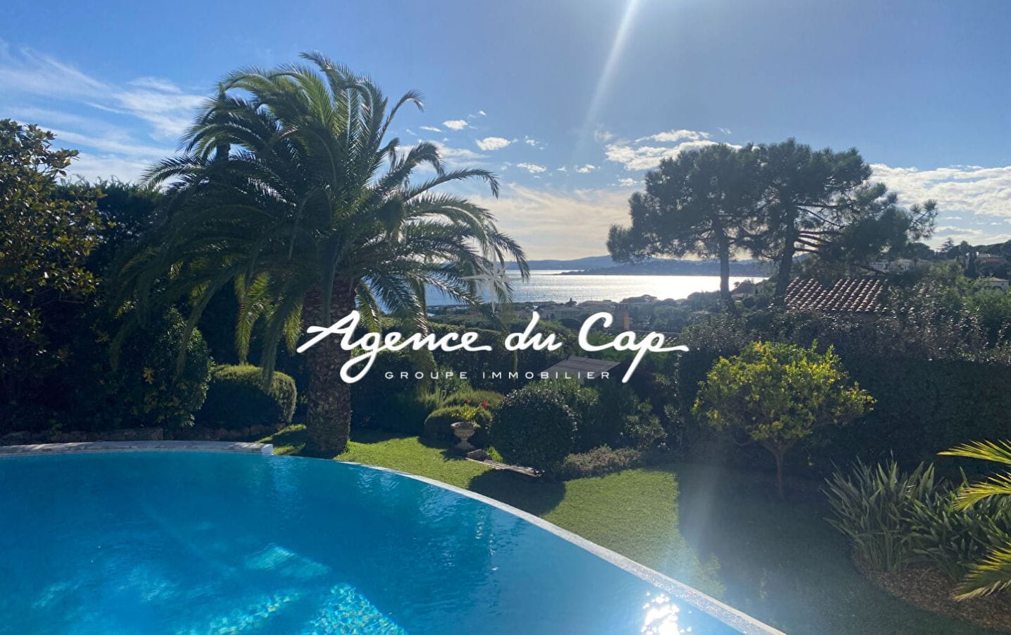 PROVENCAL VILLA FOR SALE OF 177 sqm, COMPRISING 6 ROOMS WITH SEA VIEW ON THE GULF OF SAINT-TROPEZ, IN LES ISSAMBRES Image 1