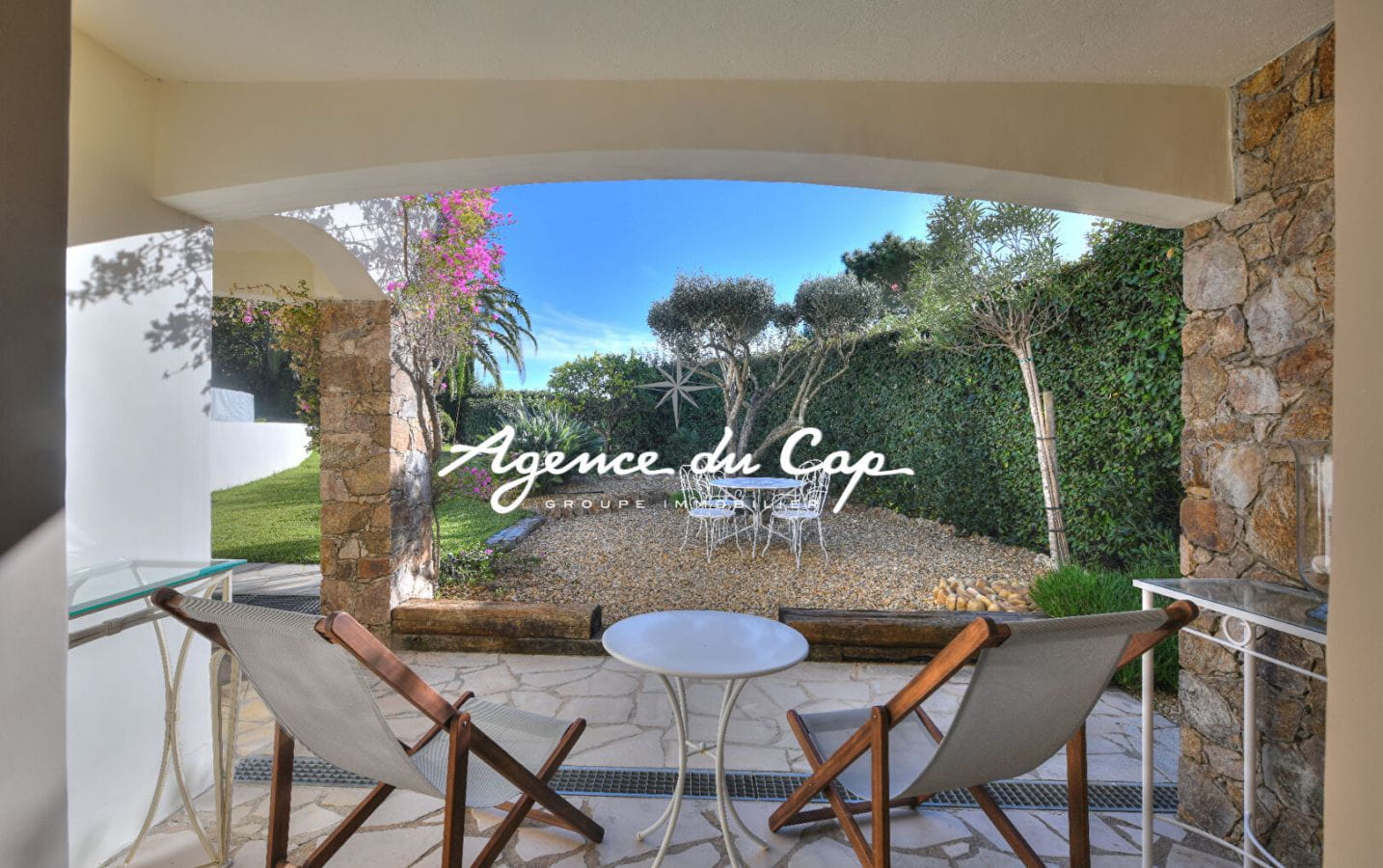 PROVENCAL VILLA FOR SALE OF 177 sqm, COMPRISING 6 ROOMS WITH SEA VIEW ON THE GULF OF SAINT-TROPEZ, IN LES ISSAMBRES Image 13