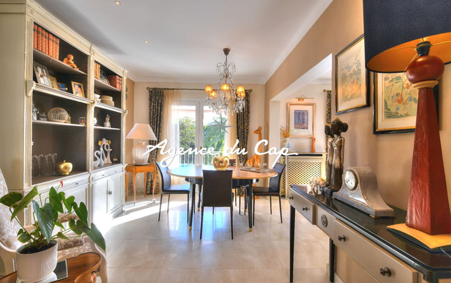 PROVENCAL VILLA FOR SALE OF 177 sqm, COMPRISING 6 ROOMS WITH SEA VIEW ON THE GULF OF SAINT-TROPEZ, IN LES ISSAMBRES Image 3