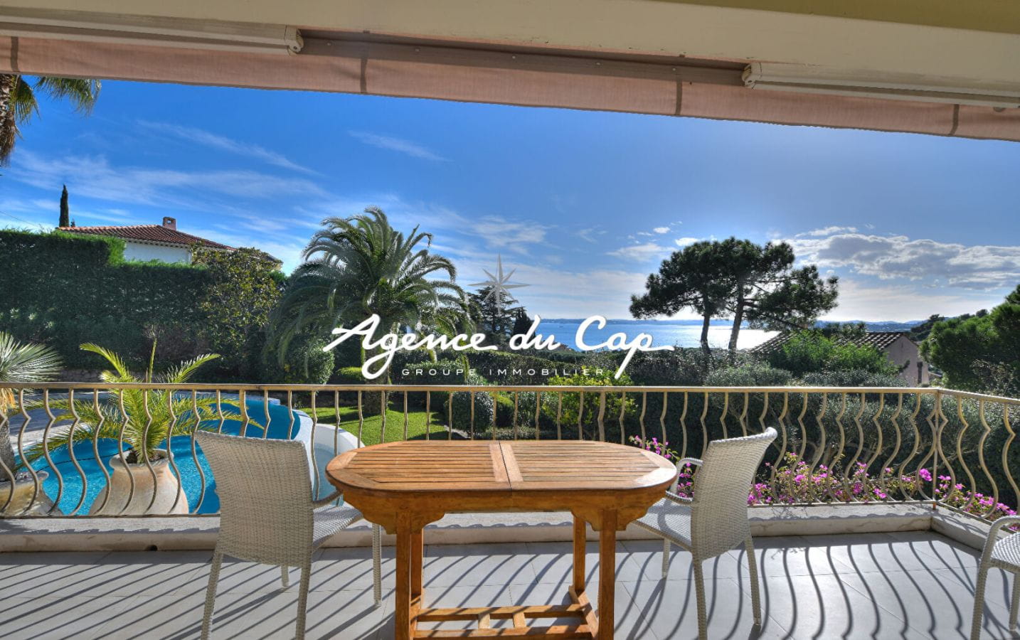 PROVENCAL VILLA FOR SALE OF 177 sqm, COMPRISING 6 ROOMS WITH SEA VIEW ON THE GULF OF SAINT-TROPEZ, IN LES ISSAMBRES Image 7