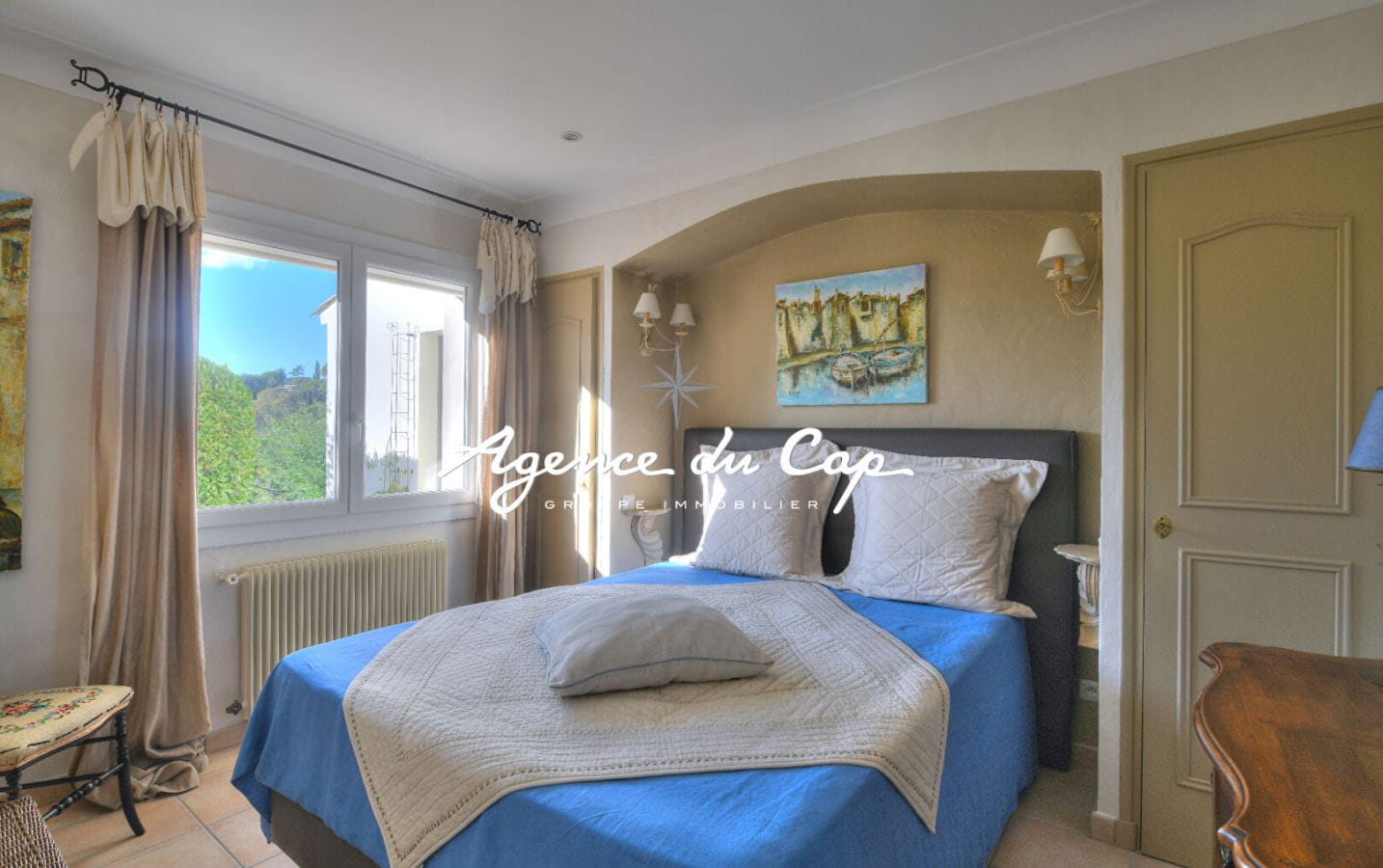 PROVENCAL VILLA FOR SALE OF 177 sqm, COMPRISING 6 ROOMS WITH SEA VIEW ON THE GULF OF SAINT-TROPEZ, IN LES ISSAMBRES Image 8