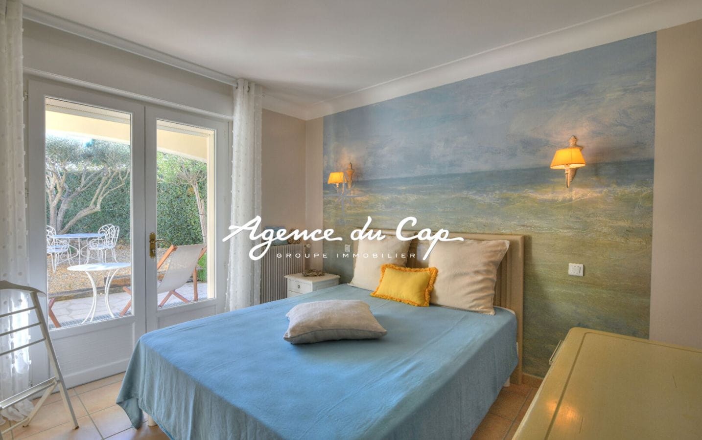 VILLA PROVENÇALE À VENDRE DE 177 M², COMPRENANT 6 PIÈCES AVEC VUE MER SUR LE GOLFE DE SAINT-TROPEZ, AUX ISSAMBRES Image 10