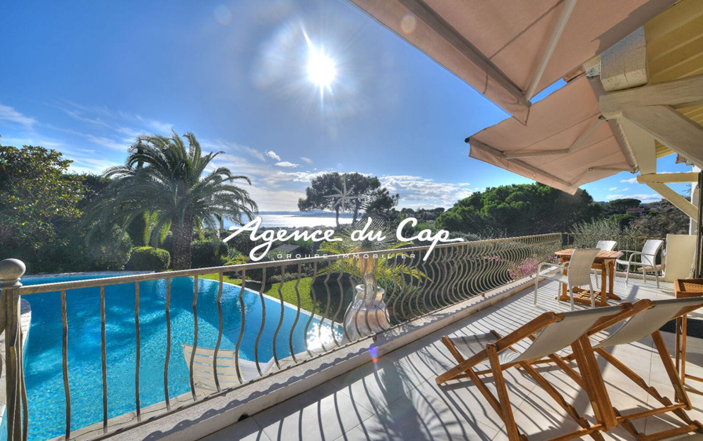 VILLA PROVENÇALE À VENDRE DE 177 M², COMPRENANT 6 PIÈCES AVEC VUE MER SUR LE GOLFE DE SAINT-TROPEZ, AUX ISSAMBRES Image 0