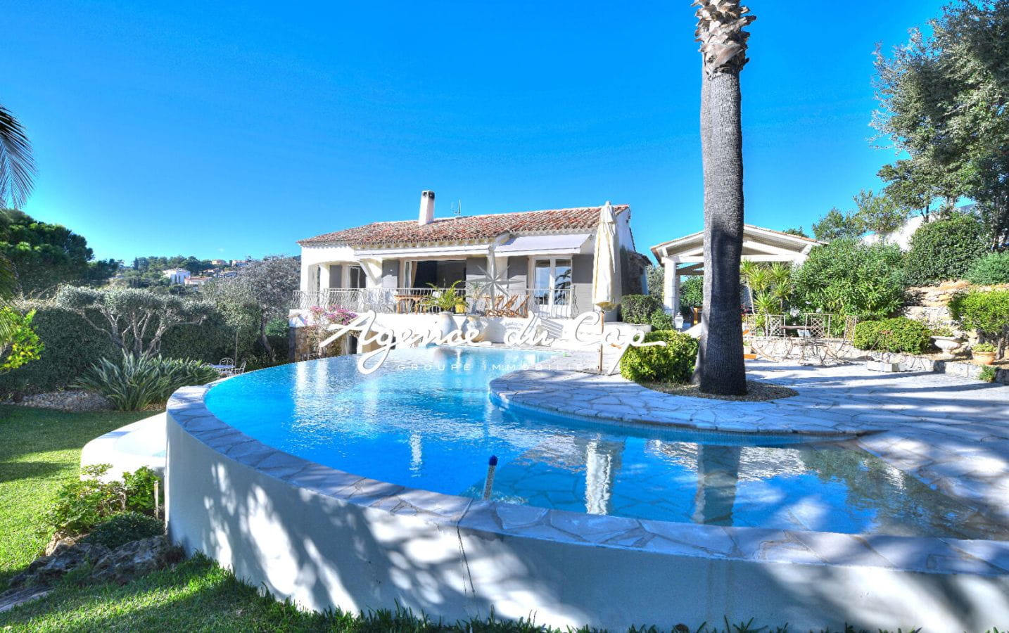 VILLA PROVENÇALE À VENDRE DE 177 M², COMPRENANT 6 PIÈCES AVEC VUE MER SUR LE GOLFE DE SAINT-TROPEZ, AUX ISSAMBRES Image 15