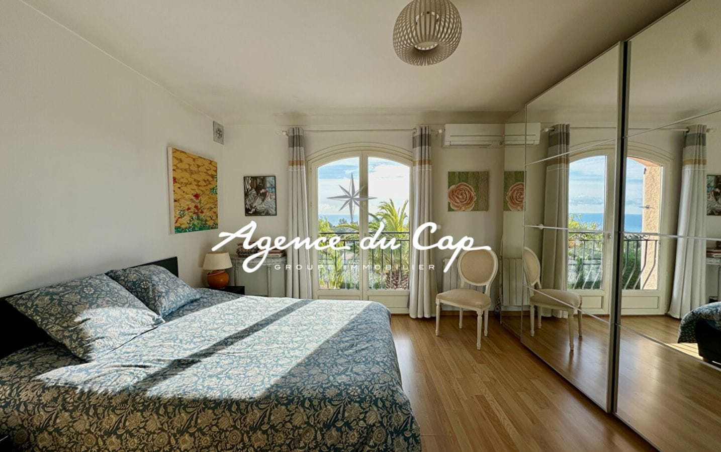 À VENDRE VILLA DE 208 M² COMPOSÉE DE 2 APPARTEMENTS AVEC VUE MER PISCINE, POOL HOUSE ET DOUBLE GARAGE, À SAINT-AYGULF Image 10