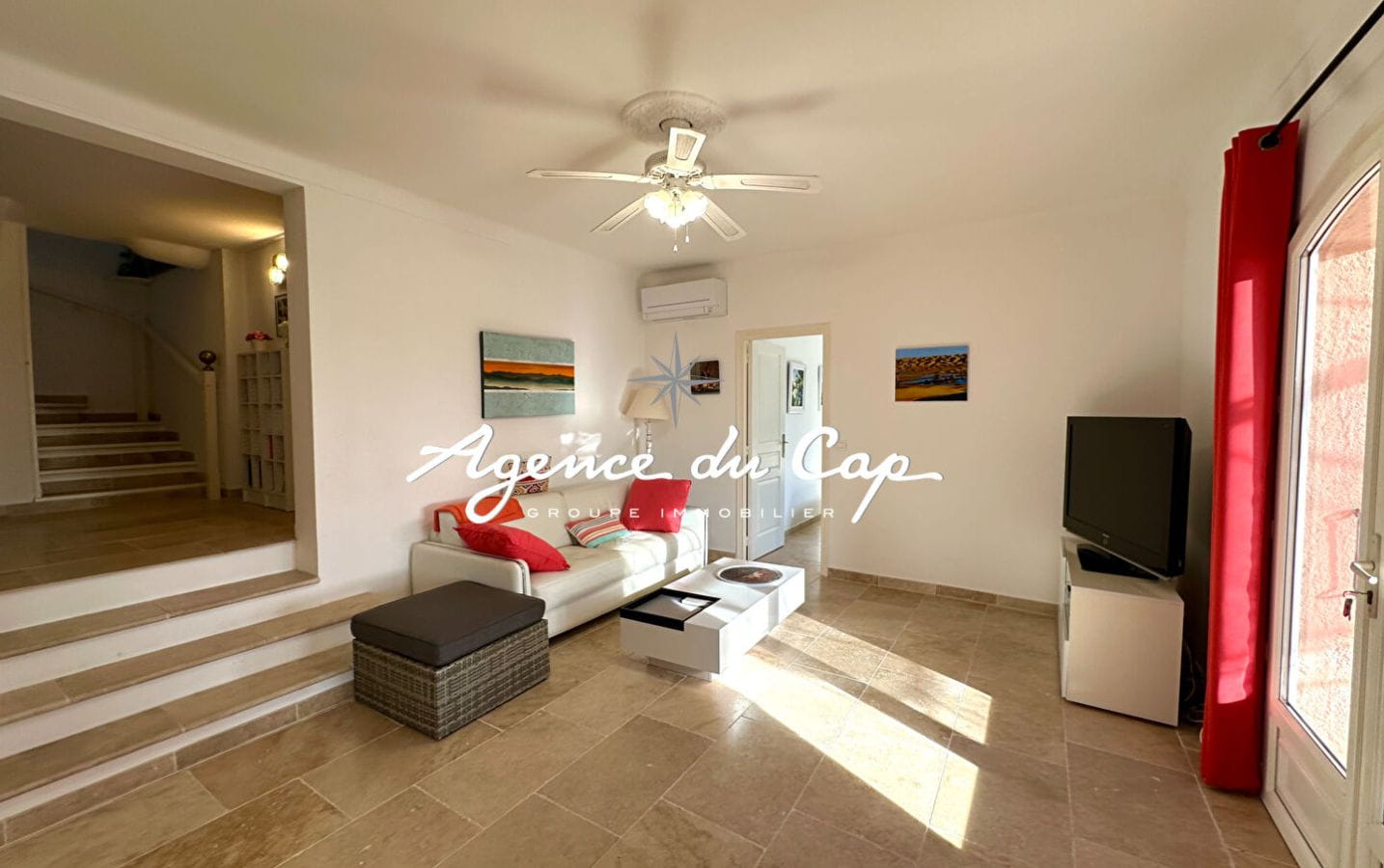 À VENDRE VILLA DE 208 M² COMPOSÉE DE 2 APPARTEMENTS AVEC VUE MER PISCINE, POOL HOUSE ET DOUBLE GARAGE, À SAINT-AYGULF Image 11