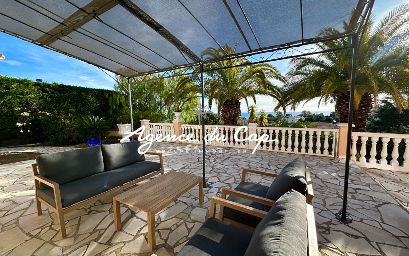 À VENDRE VILLA DE 208 M² COMPOSÉE DE 2 APPARTEMENTS AVEC VUE MER PISCINE, POOL HOUSE ET DOUBLE GARAGE, À SAINT-AYGULF Image 14