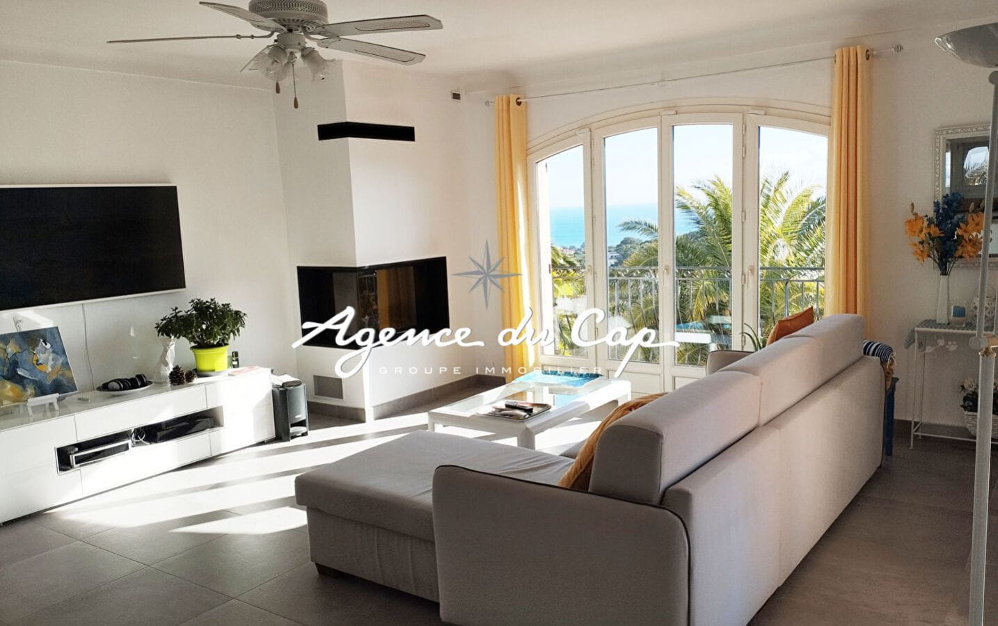 À VENDRE VILLA DE 208 M² COMPOSÉE DE 2 APPARTEMENTS AVEC VUE MER PISCINE, POOL HOUSE ET DOUBLE GARAGE, À SAINT-AYGULF Image 5