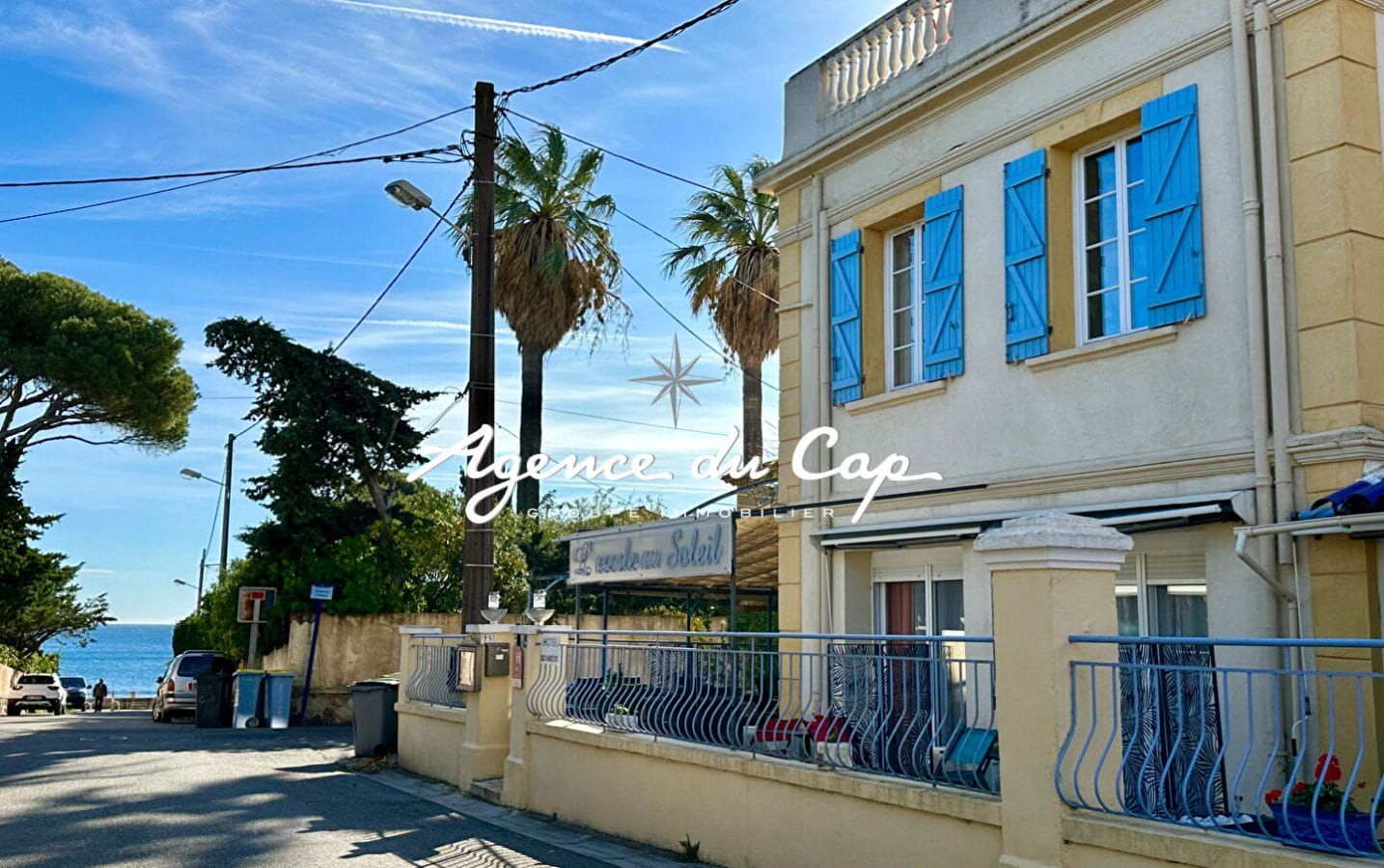 MURS COMMERCIAUX À VENDRE, SITUÉS À 50 MÈTRES DE LA PLAGE DE SAINT AYGULF Image 0