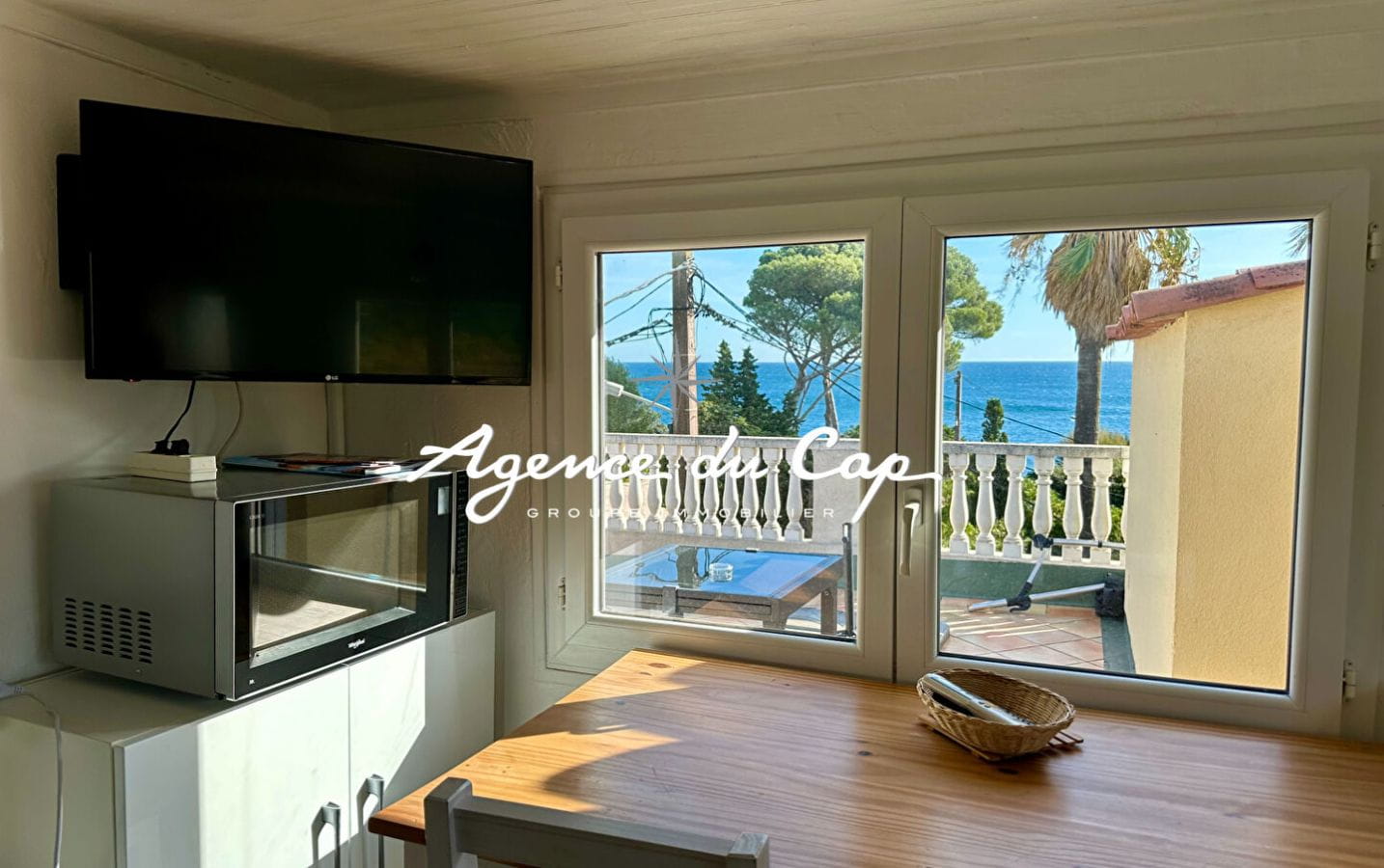 MURS ET FONDS DE COMMERCE HÔTELIER À SAINT-AYGULF, À 50 MÈTRES DE LA MER Image 10