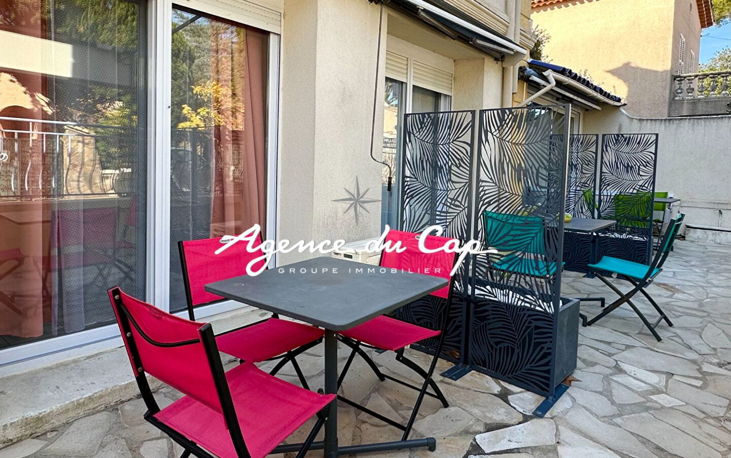 MURS ET FONDS DE COMMERCE HÔTELIER À SAINT-AYGULF, À 50 MÈTRES DE LA MER Image 4